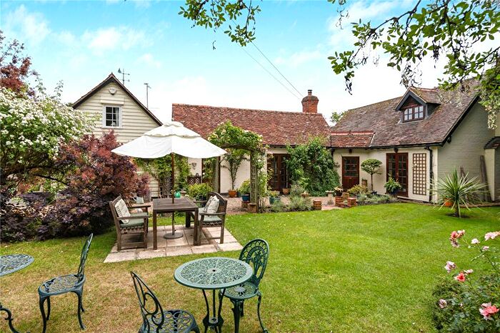 3 Bedroom Detached House For Sale In New Road, Shiplake, RG9