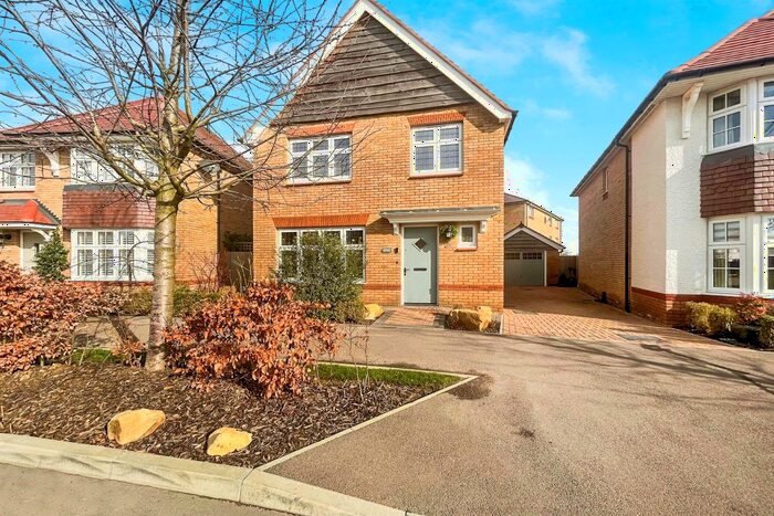 3 Bedroom Detached House For Sale In Great Threads, Staplehurst, Tonbridge, TN12