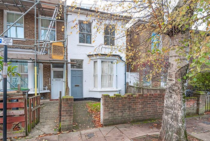 2 Bedroom Detached House For Sale In Nightingale Road, London, N22