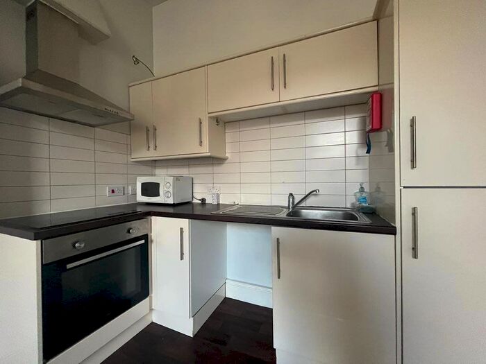 2 Bedroom Flat To Rent In Queen Street, Blackpool, Lancashire, FY1