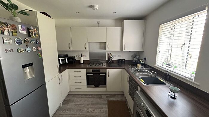 2 Bedroom Flat For Sale In Bittern Way, Chichester, PO20