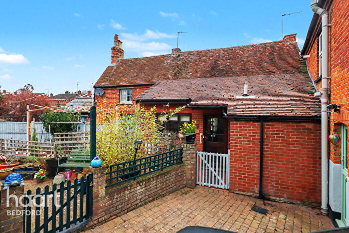 2 Bedroom Cottage To Rent In Silver Street, Bedford, MK43