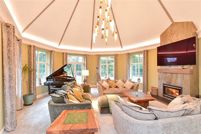 4 Bedroom Chalet For Sale In Georges Lane, Storrington, West Sussex, RH20