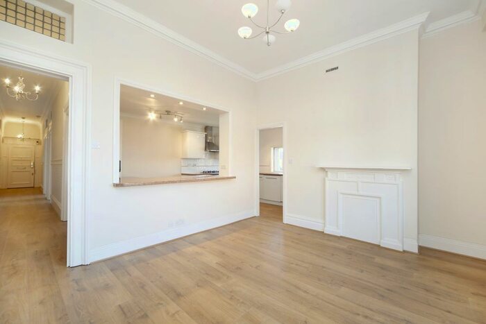 3 Bedroom Flat To Rent In Earls Court Road, London, SW5