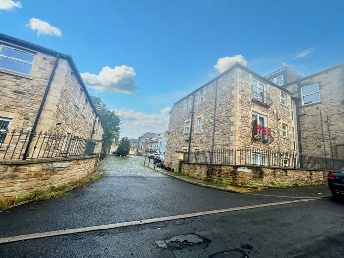 3 Bedroom Flat To Rent In Anderson Court, Burnopfield, Newcastle Upon Tyne, Durham, NE16