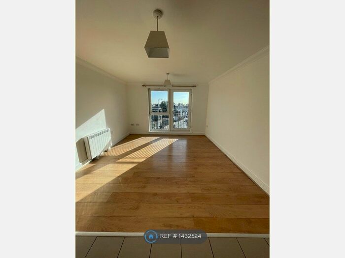 2 Bedroom Flat To Rent In Green Lane, Ilford, IG3