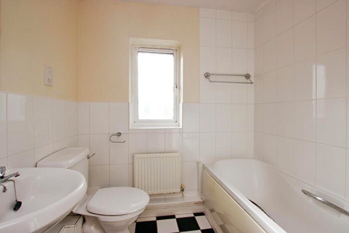 2 Bedroom Flat To Rent In Champs Sur Marne - Bradley Stoke, BS32