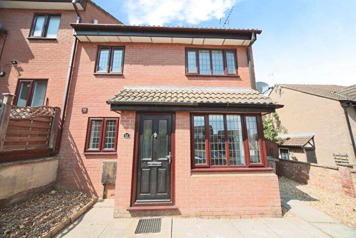 1 Bedroom Terraced House For Sale In Felbrigg Close, Luton, LU2