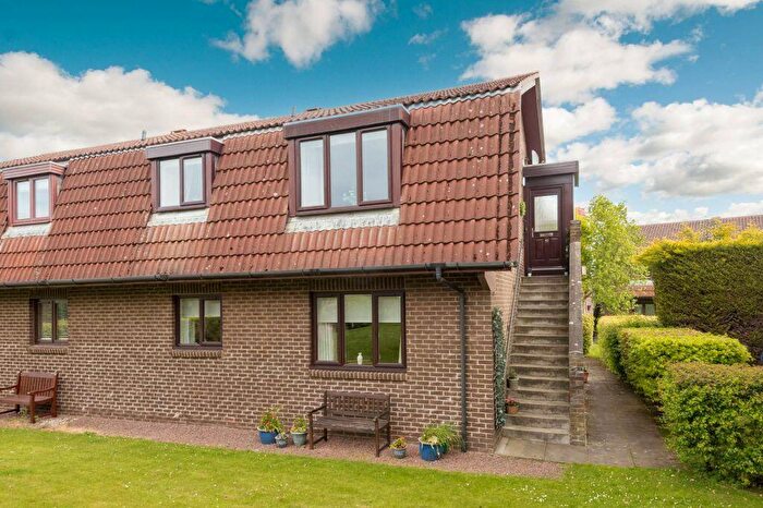 2 Bedroom Flat For Sale In Station Court, North Berwick, EH39