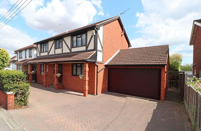4 Bedroom Detached House For Sale In Bull Lane, Rayleigh, SS6