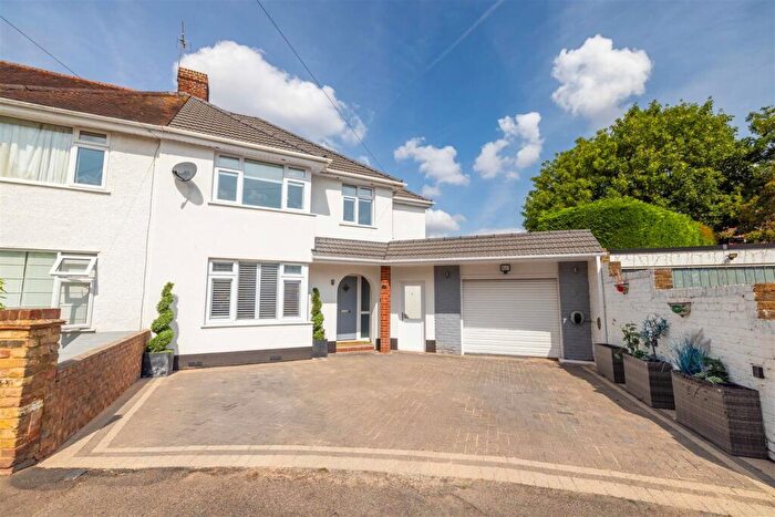4 Bedroom Semi-Detached House For Sale In St. Johns Road, Windsor, SL4
