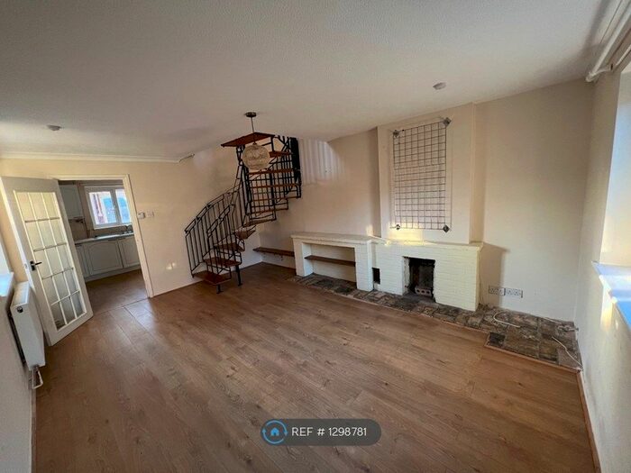 2 Bedroom End Of Terrace House To Rent In Cobholm Place, Cambridge, CB4