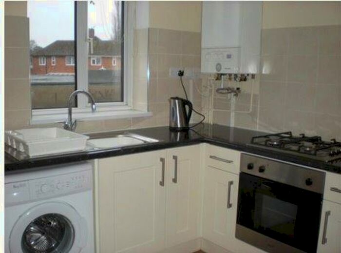 4 Bedroom Semi-Detached House To Rent In Hemlin Close, Norwich, NR5