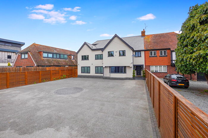 8 Bedroom Semi-Detached House For Sale In Watling Street, Rochester, ME2