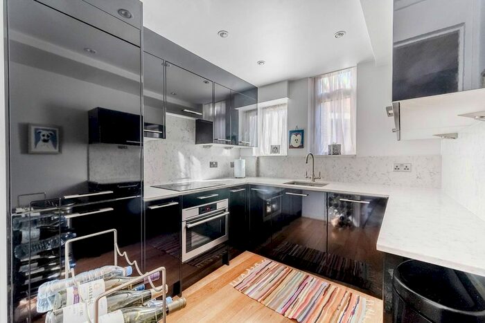 1 Bedroom Flat For Sale In Onslow Crescent, South Kensington, London, SW7