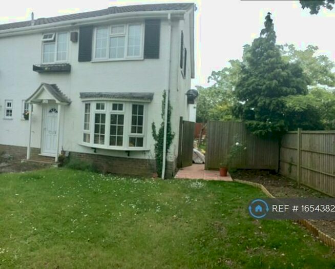 3 Bedroom End Of Terrace House To Rent In Grovelands Road, Reading, RG30