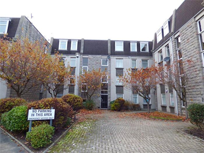 3 Bedroom Flat To Rent In Linksfield Gardens, Aberdeen, AB24