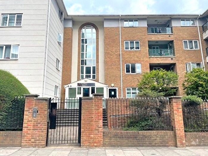 2 Bedroom Flat To Rent In Empire Way, Wembley, HA9