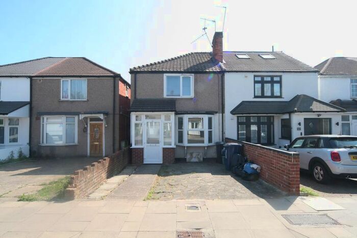 3 Bedroom Semi-Detached House To Rent In Hill Rise, Greenford, UB6
