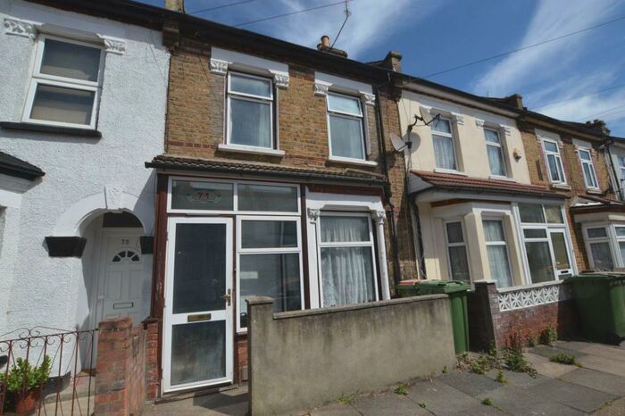 4 Bedroom House To Rent In Dongola Road, Plaistow, E13