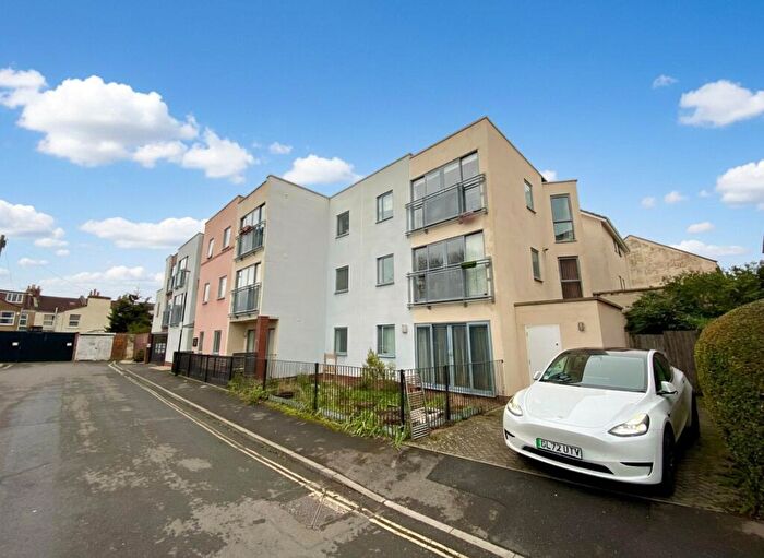 2 Bedroom Apartment To Rent In Southville, Myrtle Street, BS3