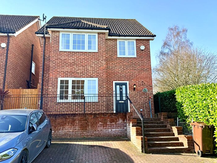 4 Bedroom Detached House For Sale In Clarendon Drive, Rochester, ME2