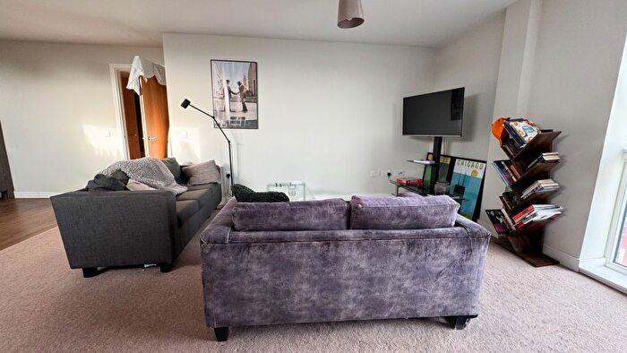 3 Bedroom Flat To Rent In Worrall Street, Salford, M5