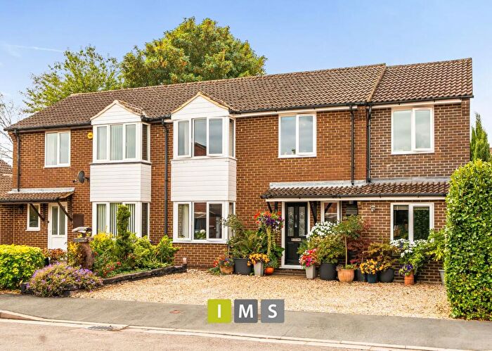 5 Bedroom Semi-Detached House For Sale In Medina Gardens, Bicester, OX26