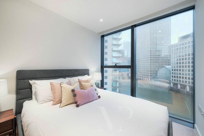 Studio To Rent In Hampton Tower, Marsh Wall, London, E14