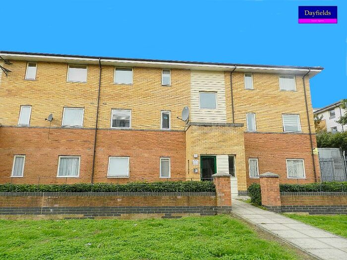 2 Bedroom Flat To Rent In Melling Drive, Enfield, Middlesex, EN1