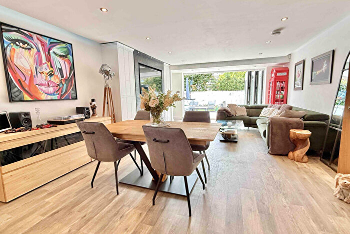 5 Bedroom Detached House For Sale In Parkers Close, Ringwood, BH24