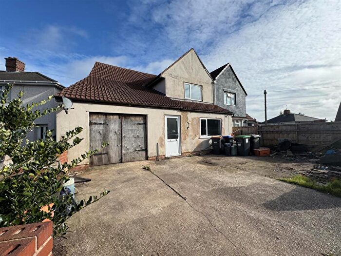 3 Bedroom Semi Detached House For Sale In Carsic Lane, Sutton-In-Ashfield, NG17