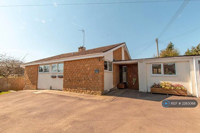 4 Bedroom Bungalow To Rent In Lower Farm Lane, Mollington, Banbury, OX17