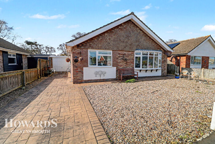 4 Bedroom Detached Bungalow For Sale In Caystreward, Great Yarmouth, NR30