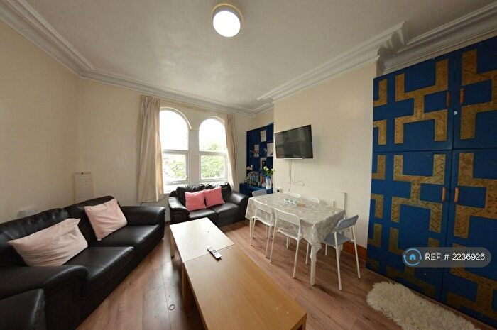 6 Bedroom End Of Terrace House To Rent In Victoria Road, Leeds, LS6