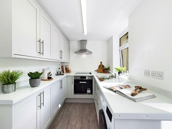 5 Bedroom Flat To Rent In Gladstone Terrace, Lancaster, LA1