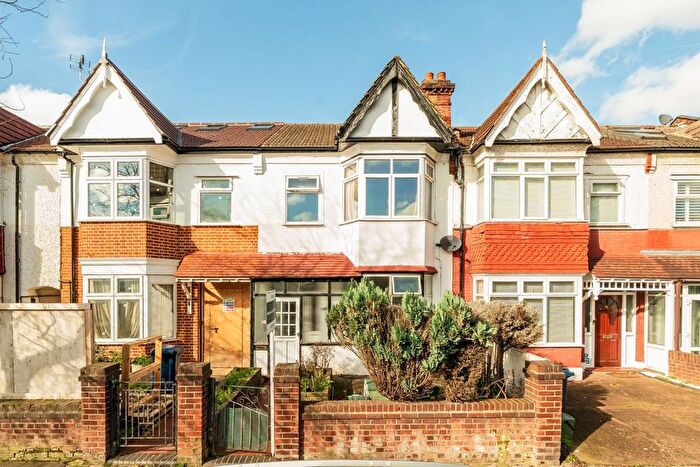 3 Bedroom Property For Sale In Mayfield Avenue, Northfields, W13