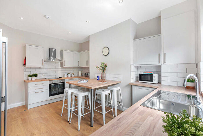 6 Bedroom House To Rent In Hartley Crescent, Leeds, LS6