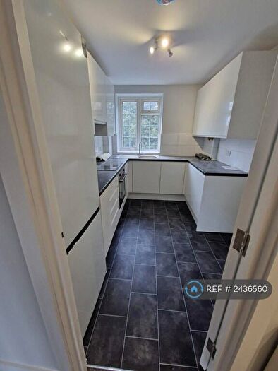 3 Bedroom Flat To Rent In Tabor Court, Cheam, Sutton, SM3