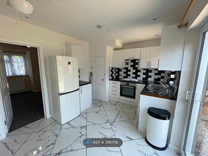 2 Bedroom End Of Terrace House To Rent In Sundon Park Road, Luton, LU3