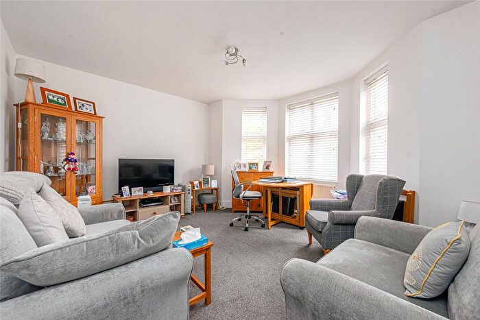 2 Bedroom Flat To Rent In Oakfield Court, Haslemere Road, Crouch End, London, N8