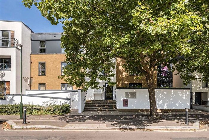 1 Bedroom Flat To Rent In Somerset Road, Teddington, TW11