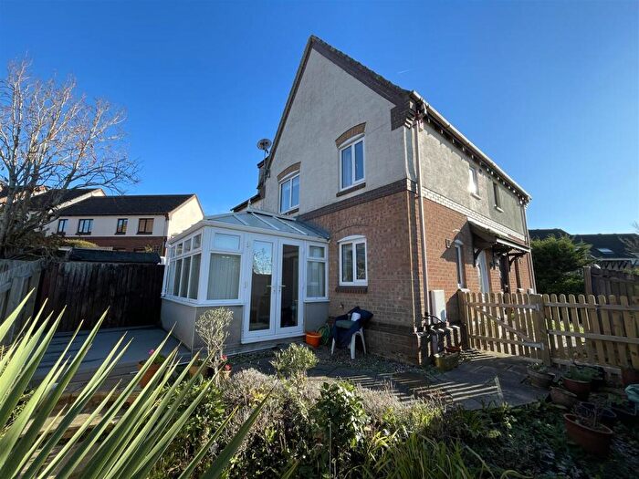 2 Bedroom End Of Terrace House For Sale In Walnut Drive, Plympton, Plymouth, PL7