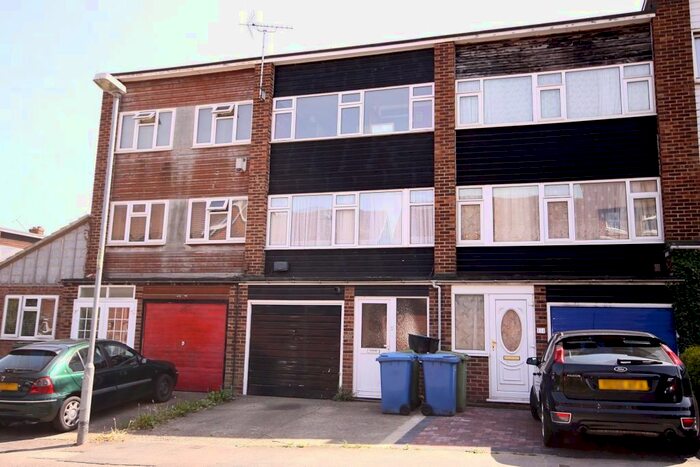 2 Bedroom Town House To Rent In Tonge Road, Murston, Sittingbourne, ME10