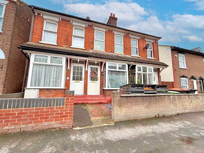 2 Bedroom Terraced House For Sale In Princes Street, Dunstable, LU6