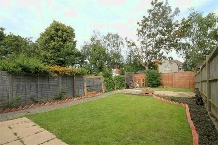 3 Bedroom Flat To Rent In Chandos Road, London, NW2