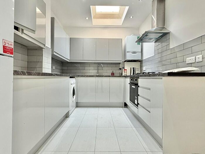 4 Bedroom House To Rent In Whalebone Grove, Romford, RM6