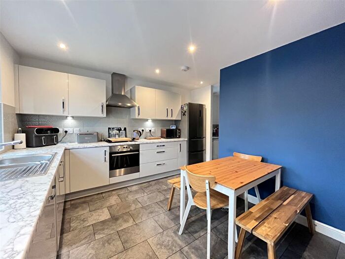 3 Bedroom Semi-Detached House For Sale In Earl Street, Goole, DN14