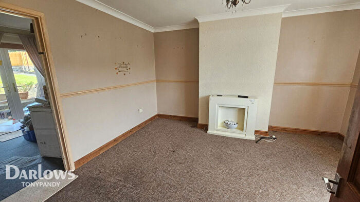 3 Bedroom Semi-Detached House For Sale In Heol Waun, Tonyrefail, Porth, CF39