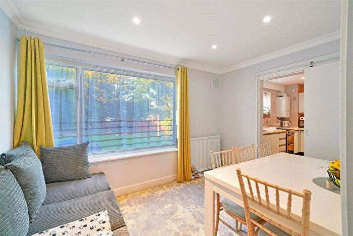 3 Bedroom Semi Detached House For Sale In Tunworth Close, London, NW9